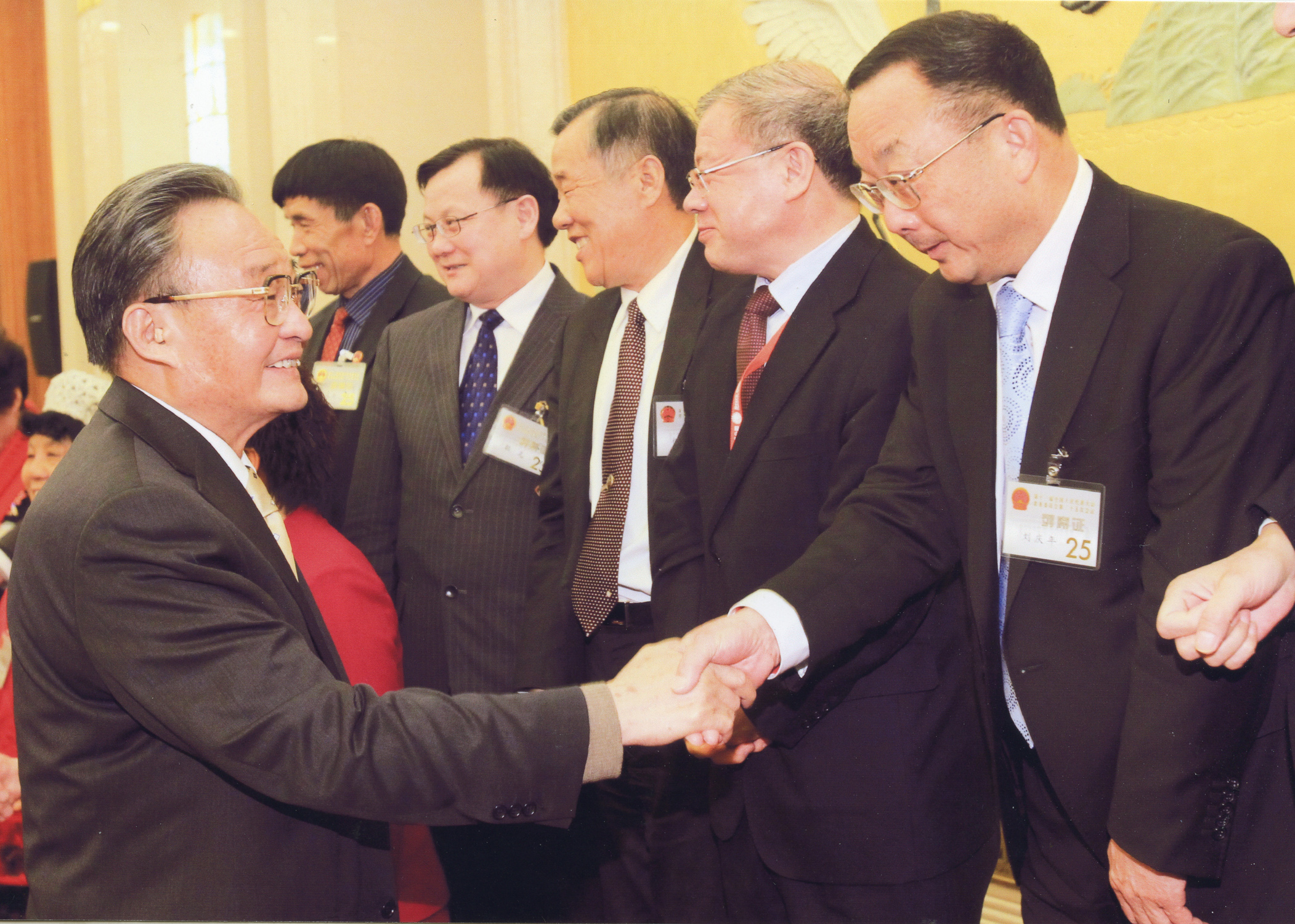 在十一屆全國人大常委會25次會議上，時任吳邦國委員長親切接見集團創始人劉慶年